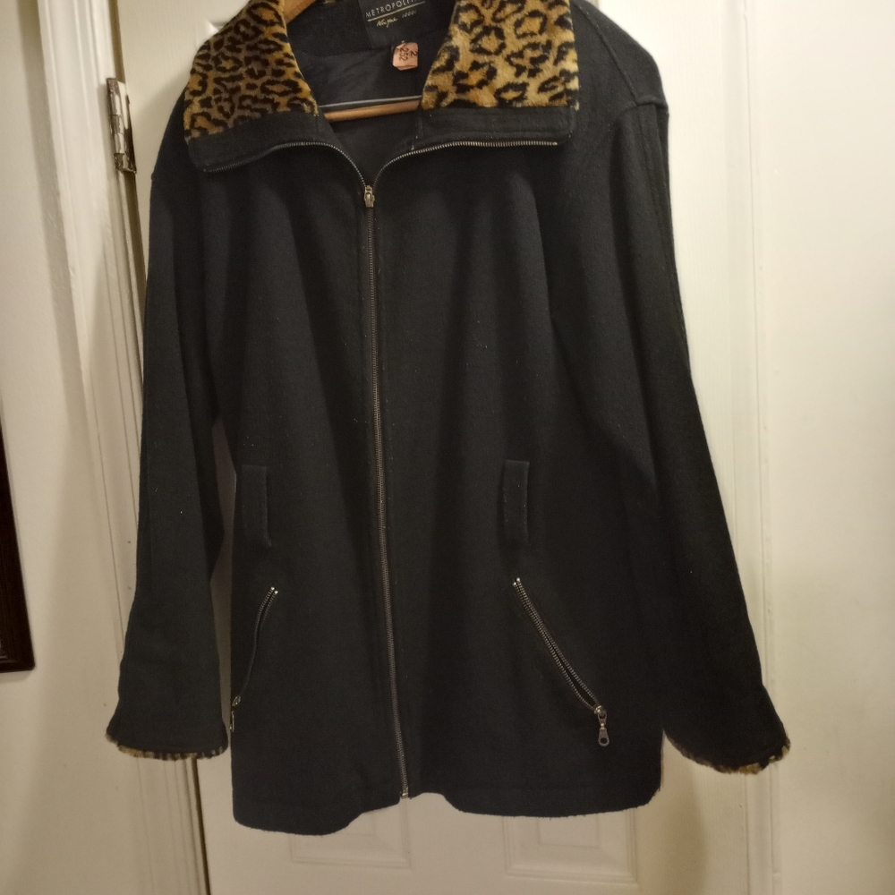 Wood leporard coat size 6 in women black  wool